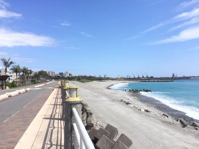 格瀾艾微住宿相簿的戶外海濱道路與礫石海灘，非客房窗景